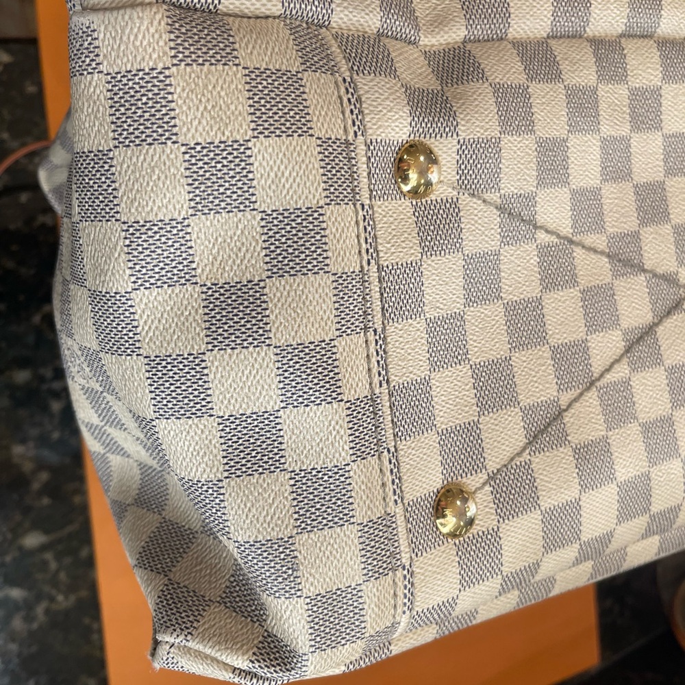 Louis Vuitton Artsy MM- Authentic - Picture 8 of 10